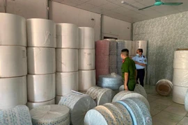 Nhập lậu hàng tấn vải không dệt để may khẩu trang