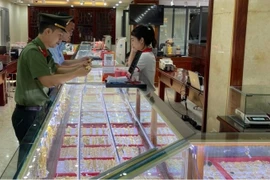 Nhiều cửa hàng kinh doanh vàng bán vàng giả mạo nhãn hiệu