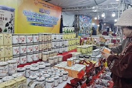 Hà Nội: Bắt đầu dịp khuyến mại lớn nhất trong năm, hàng hóa giảm giá đến 100%