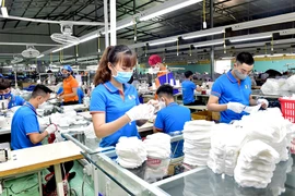 Chính phủ yêu cầu hỗ trợ doanh nghiệp, chăm lo người lao động để tháo gỡ khó khăn cho sản xuất, kinh doanh