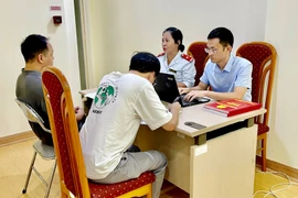 Phạt 15 triệu đồng 2 cá nhân đăng tải thông tin sai sự thật về ca sĩ Nguyễn Trần Trung Quân