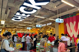 Siêu thị huy động thêm nguồn hàng từ địa phương khác phục vụ người dân chống bão 