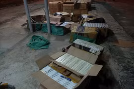 Phát hiện xe tải chở hơn 9.000 bao thuốc lá nghi nhập lậu đang lưu thông theo hướng Nam- Bắc