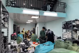 Hà Nội: Bắt quả tang kho hàng giả nhãn hiệu LV, Gucci, Nike