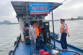 Xử phạt 50 triệu đồng cửa hàng bán xăng dầu trên biển