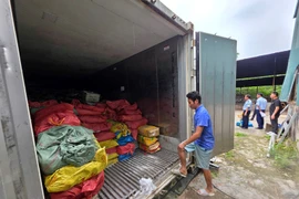 Thực phẩm “bẩn” tràn lan, “hàng công ty” cũng chưa chắc an toàn