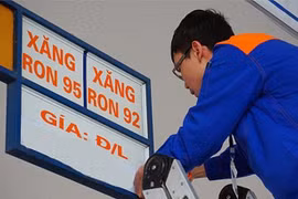Điều chỉnh 16 lần trong 9 tháng, giá xăng đã tăng gần 5.500 đồng/lít