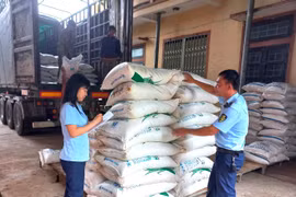 Vận chuyển 5 tấn đường cát nhập lậu đi tiêu thụ, bị tịch thu hàng và phạt thêm 75 triệu đồng