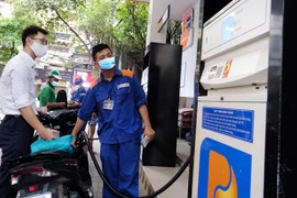 Giá xăng tăng trở lại từ 15h hôm nay (21-8)