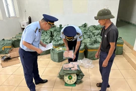 Phát hiện, tạm giữ gần 2 tấn xúc xích đã chảy nước, không rõ nguồn gốc, xuất xứ 