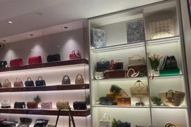 Hà Nội: Tạm giữ hàng loạt túi xách, đồng hồ “hàng hiệu” nghi giả mạo