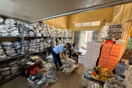 Hà Nội: Phát hiện hơn 1.400 sản phẩm nghi giả nhãn hiệu The North Face, Adidas, Crocs