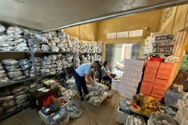 Hà Nội: Phát hiện hơn 1.400 sản phẩm nghi giả nhãn hiệu The North Face, Adidas, Crocs