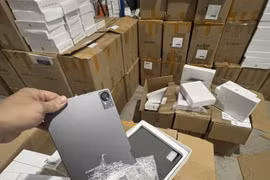 Hà Nội: Phát hiện kho điện thoại, máy tính bảng “khủng” không rõ nguồn gốc