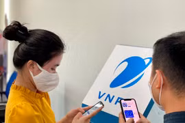 Nhà mạng “tặng” 5GB data, khách hàng cài đặt Bluezone tăng vọt