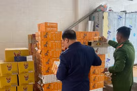 Hà Nội: Tạm giữ trên 200 thùng nước giải khát hết hạn sử dụng 