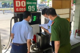 Xử phạt 3 doanh nghiệp đầu mối xăng dầu vi phạm