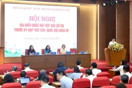 Bí thư Thành ủy Hà Nội Bùi Thị Minh Hoài tiếp xúc cử tri tại đơn vị bầu cử số 4