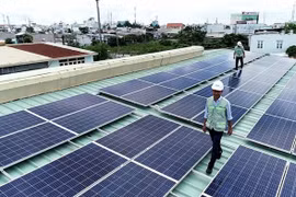 Điện mặt trời mái nhà tự sản tự tiêu: Chuyên gia nói về mức giá “0 đồng”