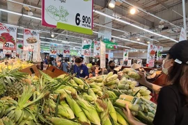 Hà Nội: Khách đến siêu thị tăng nhẹ, chưa ghi nhận thiếu hàng, "sốt giá"