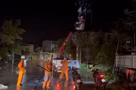 Hàng nghìn trạm biến áp bị ảnh hưởng, cột điện gãy đổ, gián đoạn cấp điện tại nhiều nơi do bão số 5