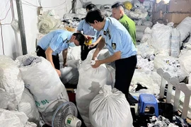 Hà Nội: Tạm giữ hàng nghìn sản phẩm nghi giả mạo nhãn hiệu UNIQLO, TOMMY HILFIGER… tại La Phù