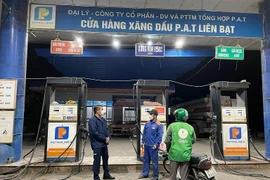 Hà Nội: Kiểm tra đêm phát hiện cửa hàng hết xăng/dầu, nghỉ bán trước thời gian quy định