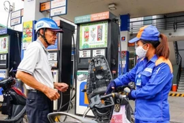 Giá xăng giảm mạnh chưa từng có kể từ đầu năm nay