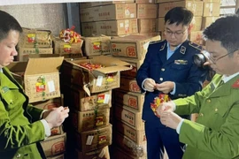 Hà Nội: Phát hiện trên 13 tấn thực phẩm bao gói sẵn có dấu hiệu nhập lậu