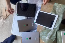 Phát hiện, tạm giữ 147 iPad, iPhone nghi nhập lậu