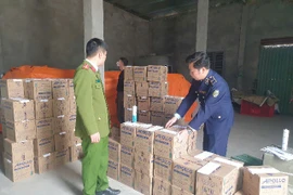 Chuyển cơ quan điều tra vụ việc 2.400 chai keo Apollo Silicone giả nhãn hiệu 