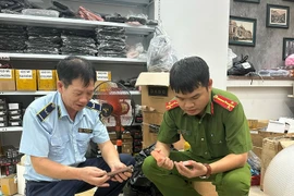 Hà Nội: Tạm giữ gần 1.000 sản phẩm mỹ phẩm có dấu hiệu nhập lậu