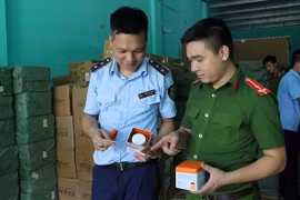 20 tấn nước hoa, mỹ phẩm “ngoại” chưa kịp tiêu thụ thì bị phát hiện, tạm giữ