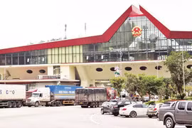 Từ 10-9, điều tiết lại phương tiện chở hàng xuất khẩu qua cửa khẩu Hữu Nghị do ảnh hưởng của mưa bão