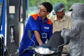 Giá xăng dầu tăng mạnh từ chiều nay (10-10)