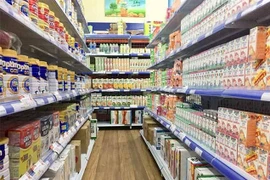 Sữa, đồ uống không phải hàng hóa thiết yếu, địa phương này cho bán, địa phương khác lại không