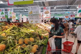 Hà Nội: Siêu thị đầy ắp hàng, người dân không lo thiếu