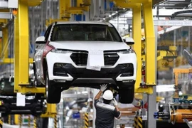 Bộ Công Thương đề xuất giảm 50% lệ phí trước bạ với ô tô sản xuất trong nước