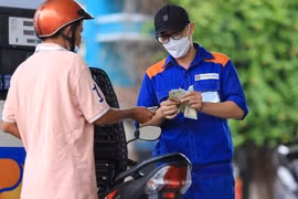 Giá xăng dầu tiếp tục giảm mạnh