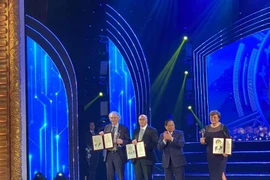 Trao giải thưởng VinFuture: Vinh danh 3 nhà khoa học nghiên cứu vaccine mRNA