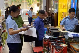 Kinh doanh rượu, thuốc lá lậu, bị phạt và tịch thu hàng hóa hơn 460 triệu đồng