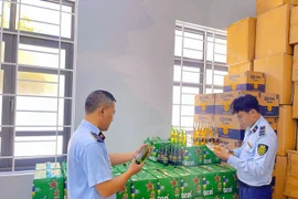 Tạm giữ lượng lớn bia Heineken, Corona nghi nhập lậu đang chuyển vào phía Nam
