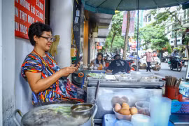 Doanh nghiệp hợp tác bán điện thoại thông minh giá từ 600.000 đồng/chiếc