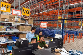 Chuyển hồ sơ vụ việc Công ty Á Châu nghi kinh doanh hàng nhập lậu sang Công an