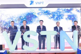 Việt Nam có tuyến cáp quang đất liền đầu tiên