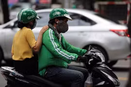 Grab thu phí nắng nóng: Hãng không thể thu phí tùy ý