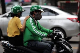 Grab thu phí nắng nóng: Hãng không thể thu phí tùy ý