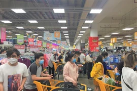 TP HCM và các tỉnh phía Nam: Người mua giảm đáng kể nhưng hàng tiêu dùng vẫn thiếu cục bộ