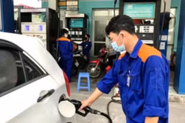 Xăng giảm đến hơn 1.100 đồng mỗi lít, xăng RON95 về dưới 23.000 đồng/lít