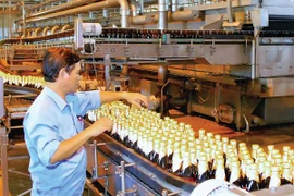 Sản xuất bia, ô tô gặp nhiều khó khăn 